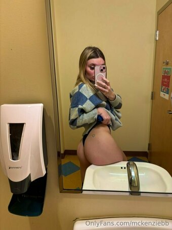 mckenziebb Nude Leaks Photo 9