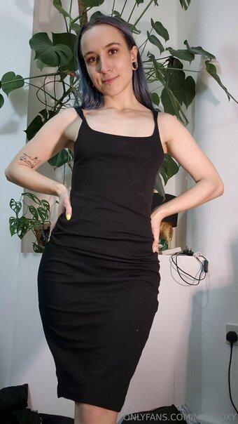 medroxy Nude Leaks Photo 9