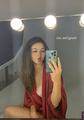 Meglevv / Meg Levine Nude Leaks Photo 2