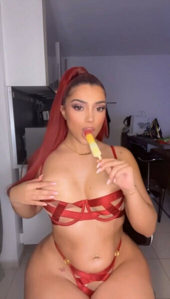 Mel Pops Nude Leaks Photo 4