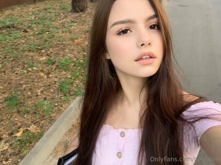 meridee Nude Leaks Photo 13