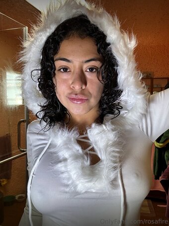 Merith Aranda Asmr / Rosafire / meritharandaa Nude Leaks Photo 4