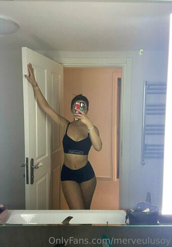 merveulusoy Nude Leaks Photo 20