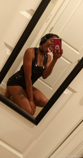 meshellcums Nude Leaks Photo 24