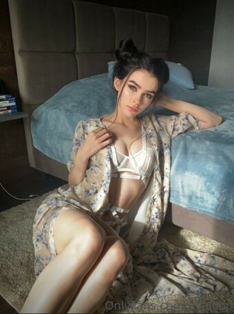 Mia Loop / loopmia / mialoop / mialoop_ Nude Leaks OnlyFans Photo 1