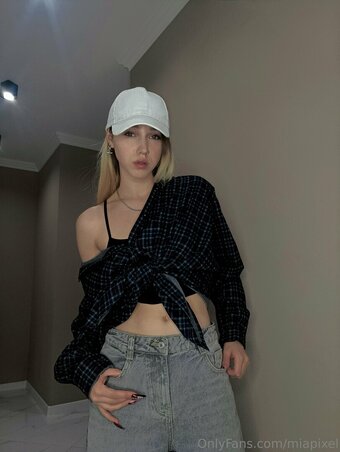 miapixel / Viola Roma Nude Leaks OnlyFans Photo 2