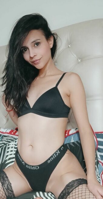 miarobin Nude Leaks Photo 2