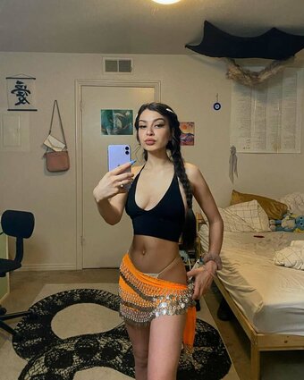 Middle Eastern Queen / duuumbass / https: Nude Leaks OnlyFans Photo 4