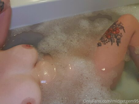 midgetgem95 Nude Leaks Photo 2