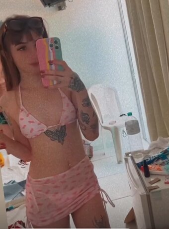 milli / millipriv / priv._.milli Nude Leaks Photo 2