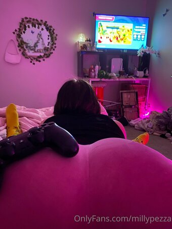 millypezza / mila_perryy Nude Leaks OnlyFans Photo 18