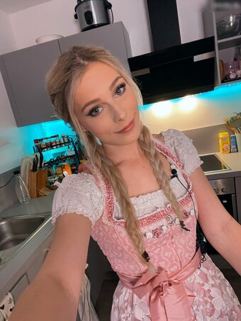 Milschbaum Nude Leaks Photo 4