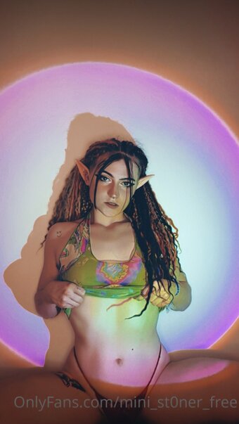 Mini Mia /  / Mini_St0ner Nude Leaks OnlyFans Photo 4