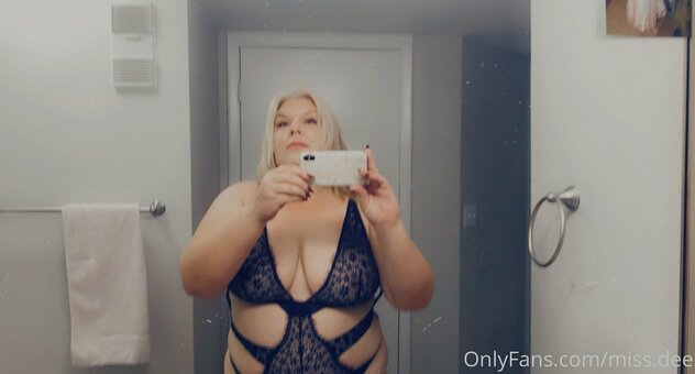 mis_dee Nude Leaks Photo 2