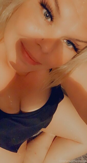 mis_dee Nude Leaks Photo 4