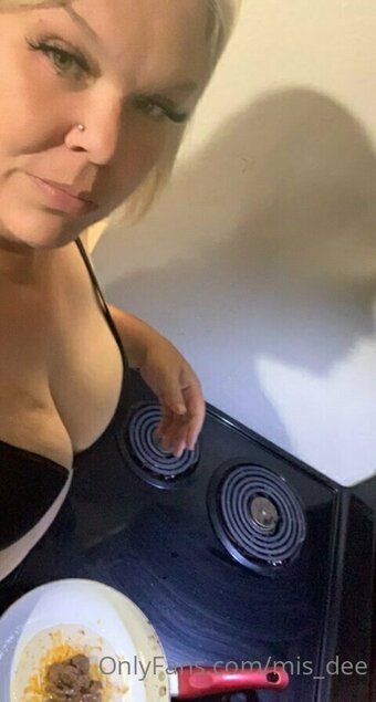 mis_dee Nude Leaks Photo 12