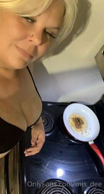 mis_dee Nude Leaks Photo 13