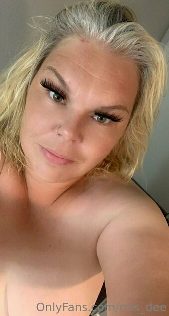 mis_dee Nude Leaks Photo 15