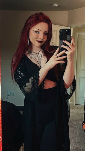 Miserrablee / https: / itshooley Nude Leaks Photo 1