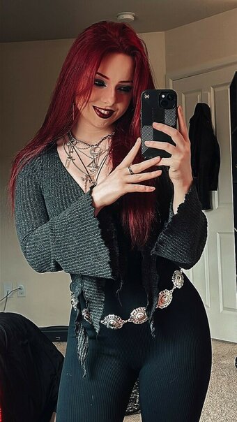 Miserrablee / https: / itshooley Nude Leaks Photo 2