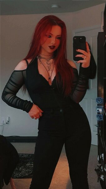 Miserrablee / https: / itshooley Nude Leaks Photo 4