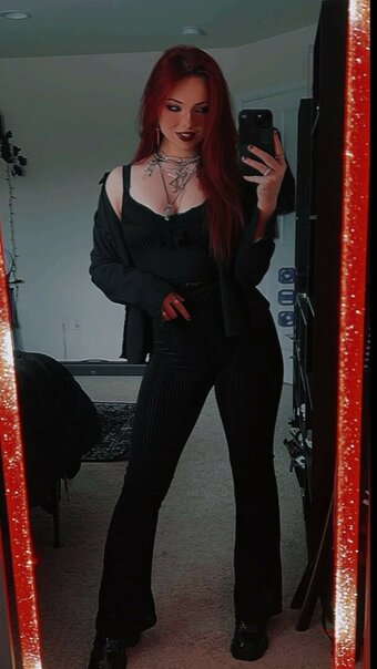 Miserrablee / https: / itshooley Nude Leaks Photo 5