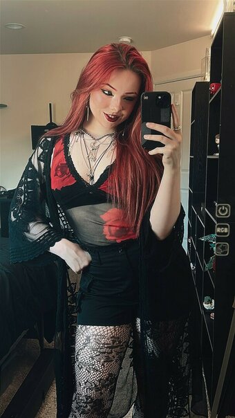 Miserrablee / https: / itshooley Nude Leaks Photo 11