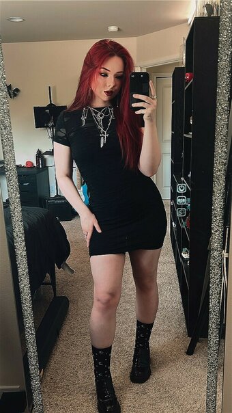 Miserrablee / https: / itshooley Nude Leaks Photo 13