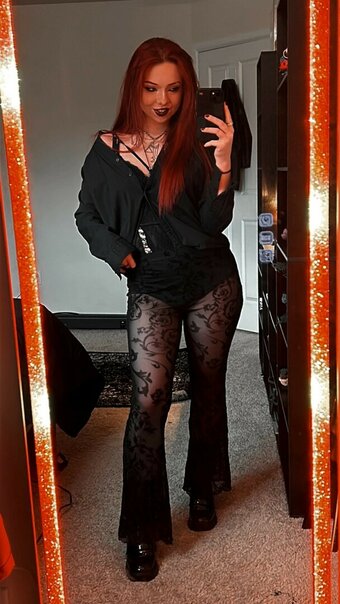 Miserrablee / https: / itshooley Nude Leaks Photo 14