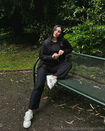 missadeleee Nude Leaks Photo 1