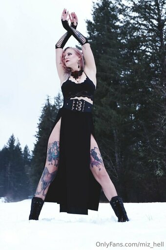 miz_hell Nude Leaks Photo 8