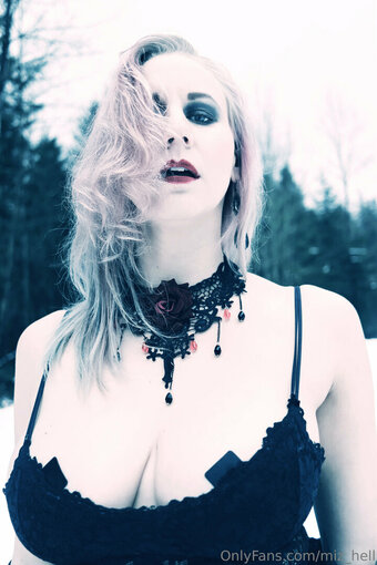 miz_hell Nude Leaks Photo 12