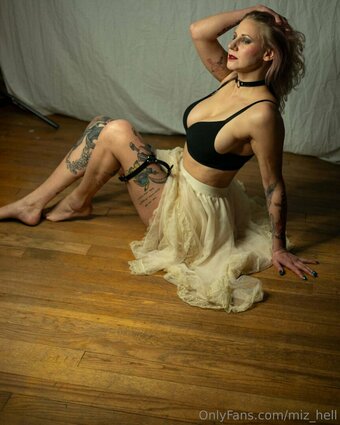 miz_hell Nude Leaks Photo 17