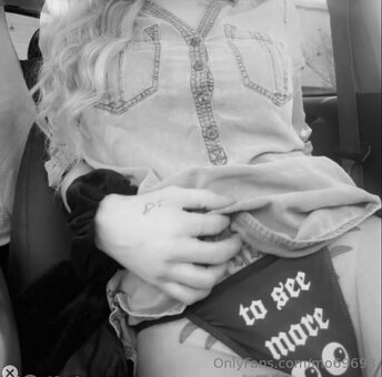 mo69693 Nude Leaks Photo 2