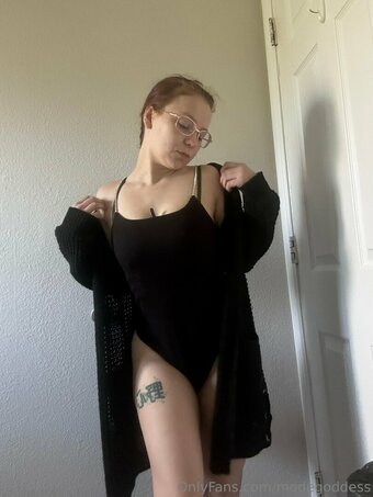 modegoddess Nude Leaks Photo 17