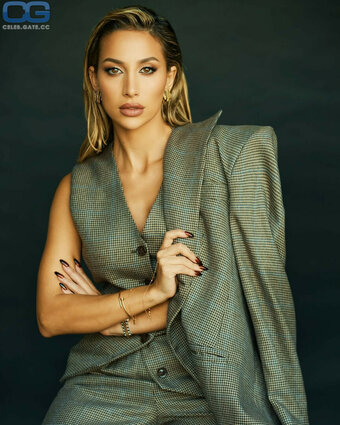 modelroz Nude Leaks Photo 4