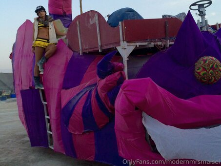 Modernmrsmaisel / maiseltv Nude Leaks Photo 8