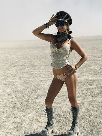 Modernmrsmaisel / maiseltv Nude Leaks Photo 10