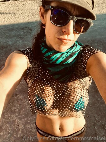 Modernmrsmaisel / maiseltv Nude Leaks Photo 11