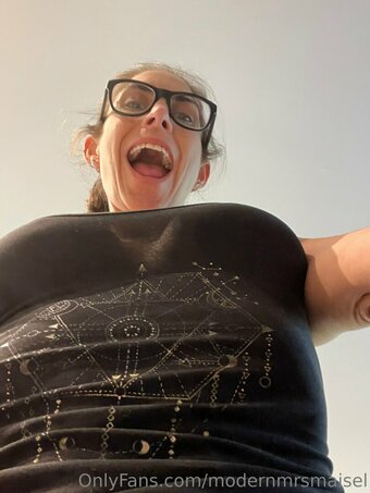 Modernmrsmaisel / maiseltv Nude Leaks Photo 12