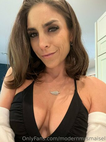 Modernmrsmaisel / maiseltv Nude Leaks Photo 19