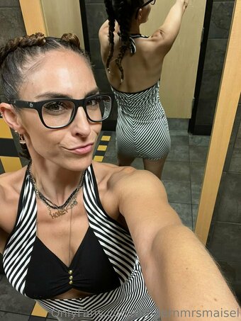 Modernmrsmaisel / maiseltv Nude Leaks Photo 23