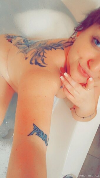 mommithiccc Nude Leaks Photo 2