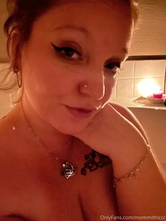 mommithiccc Nude Leaks Photo 9