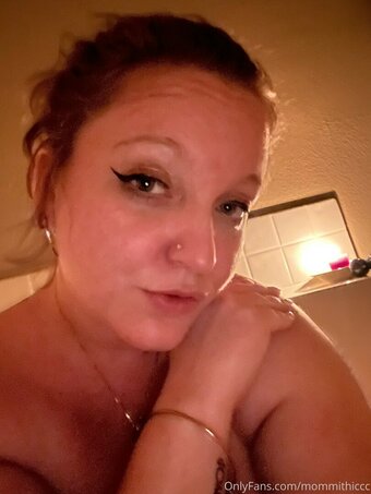 mommithiccc Nude Leaks Photo 11