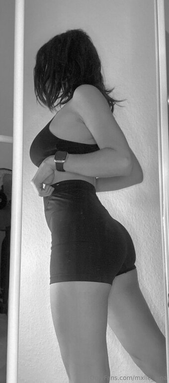 mxlle_aina Nude Leaks Photo 9