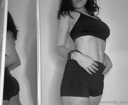 mxlle_aina Nude Leaks Photo 10