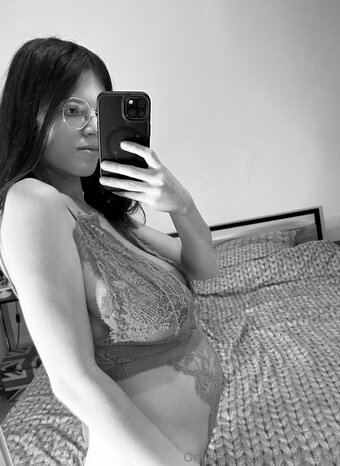 mxlle_aina Nude Leaks Photo 15