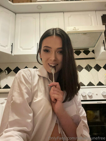 nataliejunefree Nude Leaks Photo 14