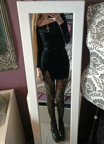 Nee.vrm Nude Leaks Photo 12